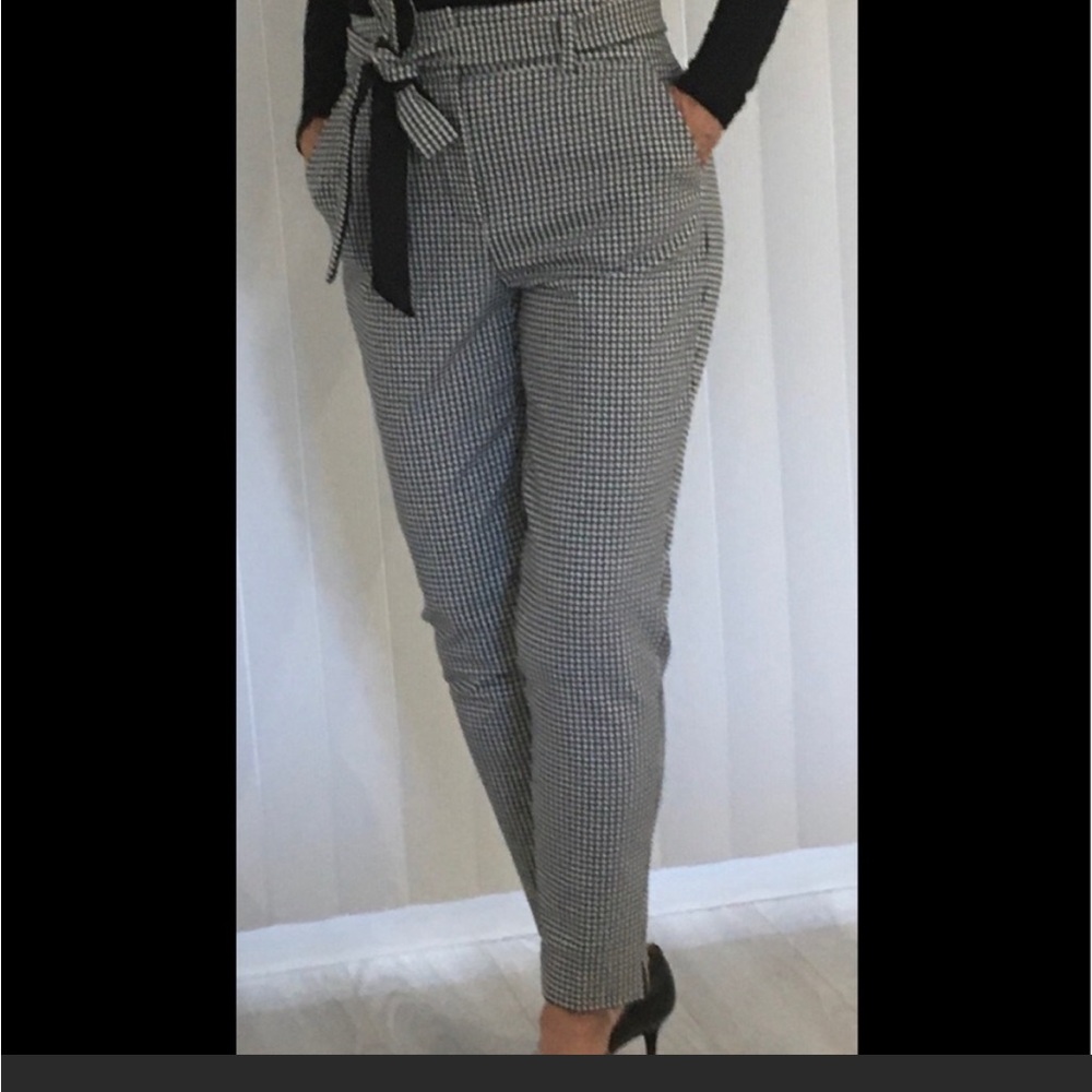 White House black market The tapered ankle pants